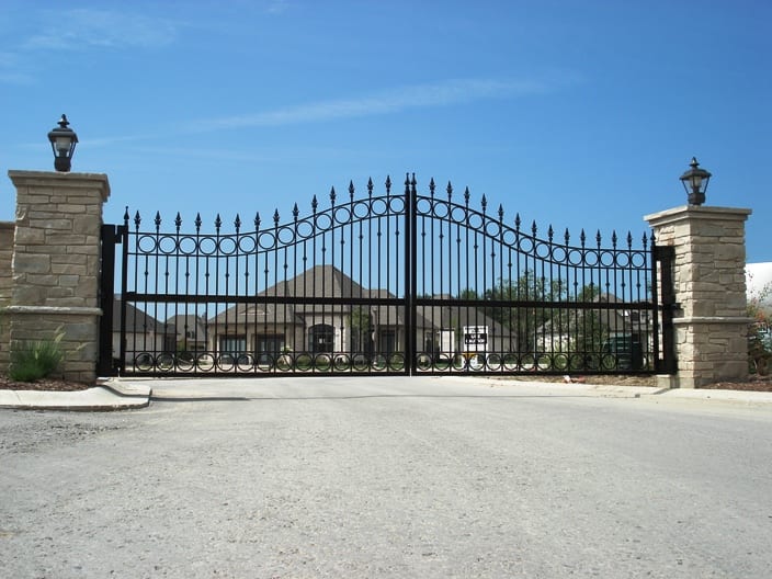 00533 Metal Gates