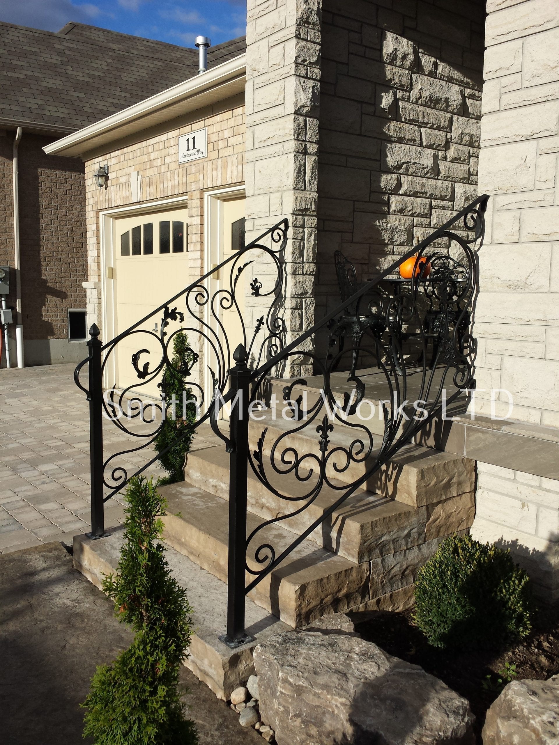 01271 Outdoor Wrought Iron Railings